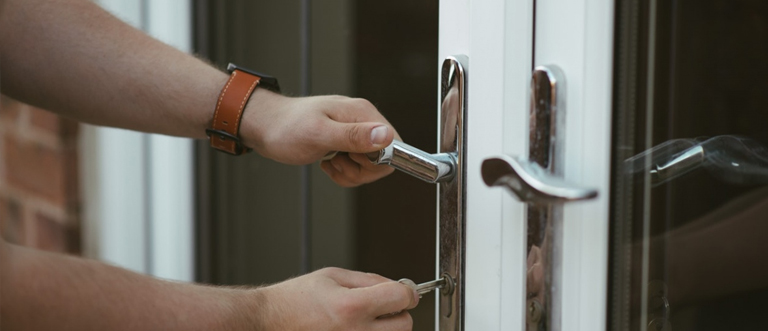 24 hour key locksmith Willowbrook